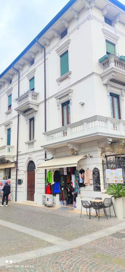 Residenza Porta Brescia Villa Peschiera del Garda Luaran gambar